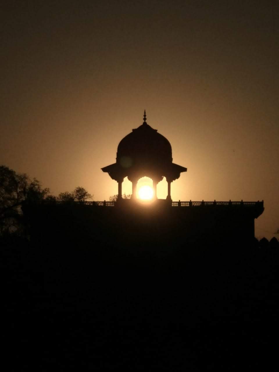 Experience  Sun rise at the Taj Mahal 