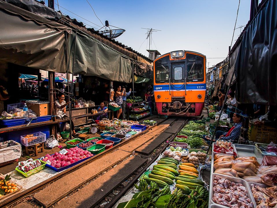 Daemon Saduak  Floating Market & Maeklong Train Market Day Trip